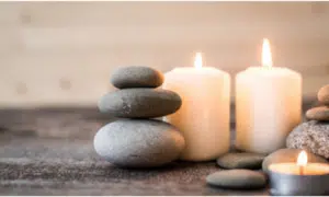 sassi e candele dall'effetto rilassante alle terme Milano